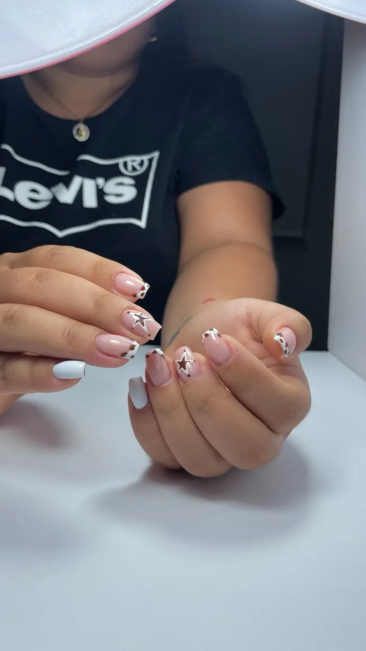 Diseño de uñas realizado en Estética Rachelle en Misantla, muestra 24